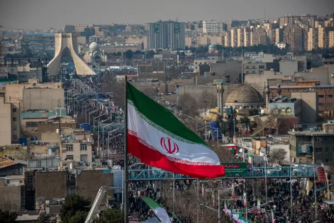 tehran-flag-GettyImages-2199945331-1140x760