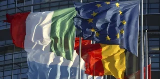 کندهار کې د نورو هېوادونو د بیرغونو پر چاپ بندیز ولګېد