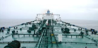 U.S. Issues 30-Day License Allowing Sale of Russian Oil