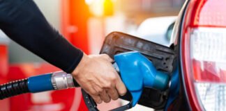 Oil markets decline after reported Iran–US deal and Strait of Hormuz reopening reports