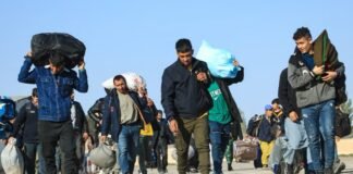 Thousands of Afghans return from Iran amid economic crisis